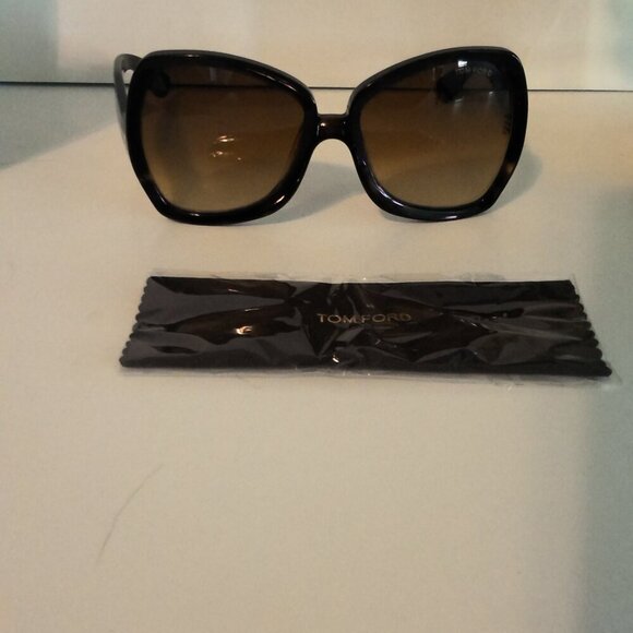 Tom Ford Bold Oversized Black Sunglasses 😎 - Picture 2 of 7